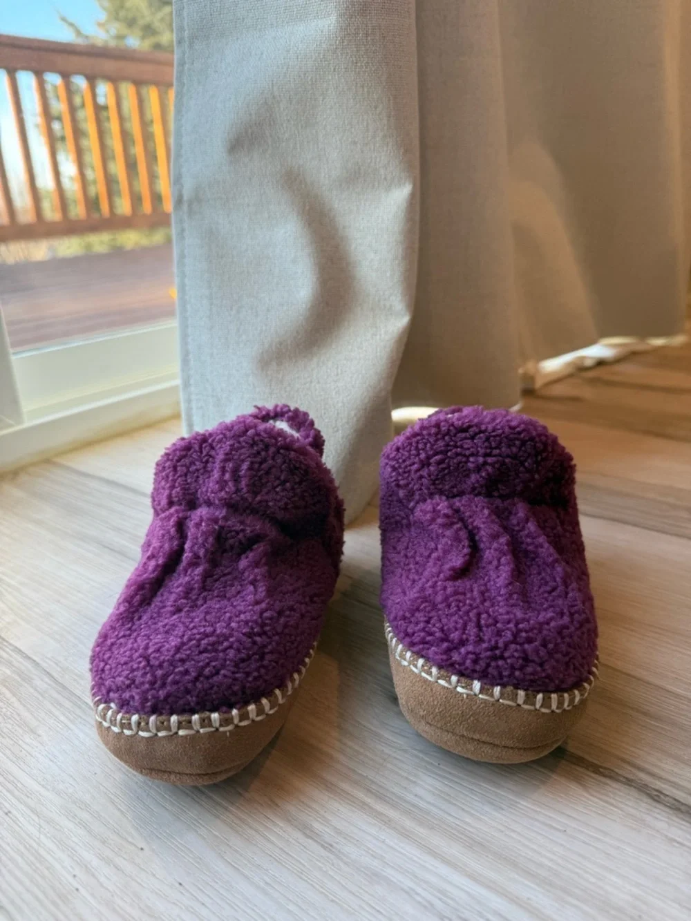 LL Bean Kids Plush Slip-On Slippers in Purple 10-11